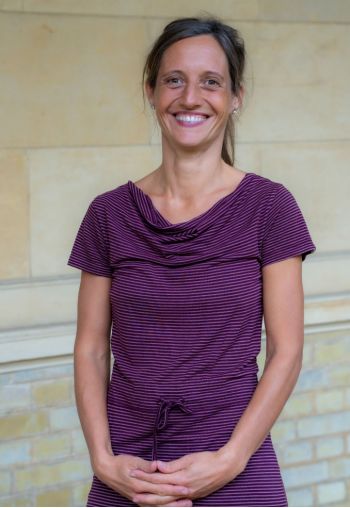 Yogalehrerin Linda in Potsdam f&uuml;r Schwangern-Yoga, Mutter-Kind-Yoga und Yoga-Tanz